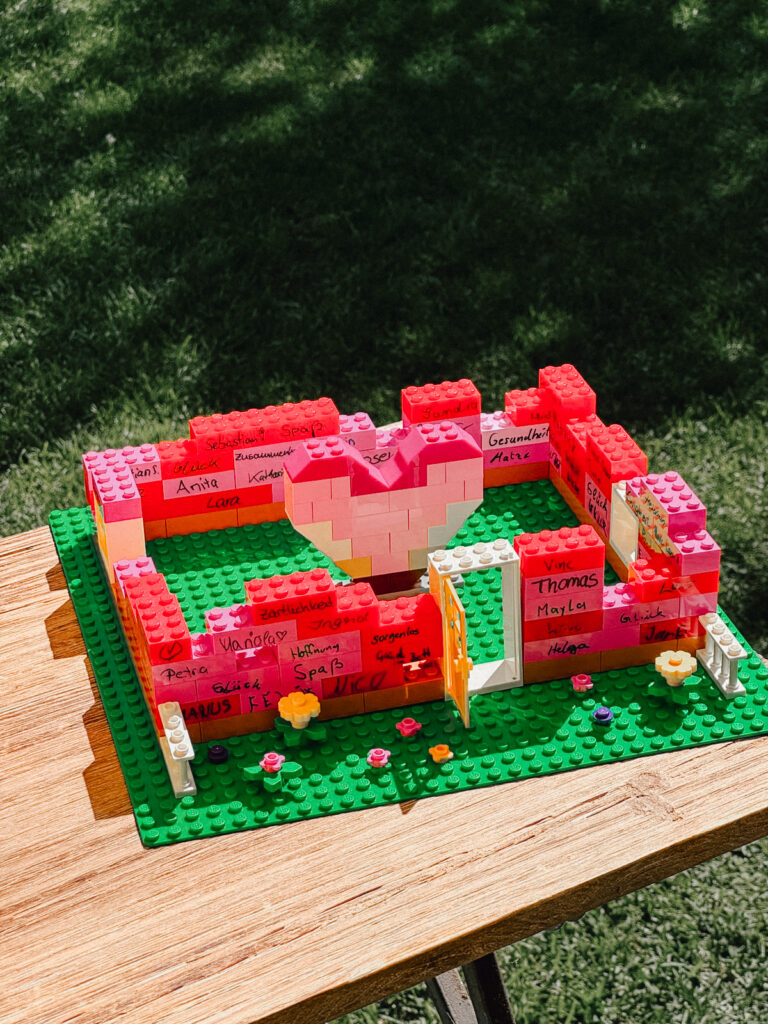 Der Trauort als Lego-Modell nachgebaut - Gastgeschenk einer nerdigen Hochzeit