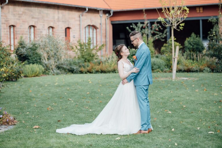 Saskia und Dominik im Garten
